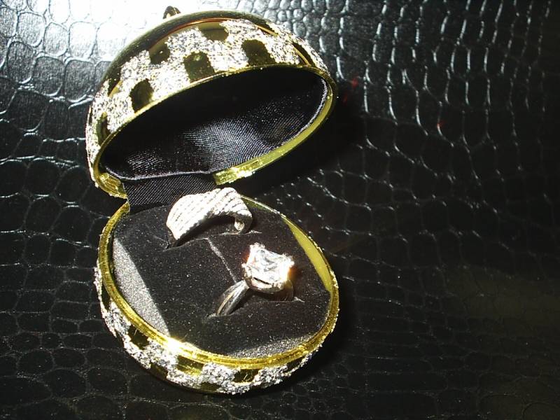 Neue Neuheit Weihnachtskugel Ornament Hängend Unikat Ausgefallener Verlobungsring/Doppelring Geschenkbox Versprechen Ring Hochzeitsband Neue Neuheit Weihnachtskugel Ornament Hängend Unikat Ausgefallener Verlobungsring/Doppelring Geschenkbox Versprechen Ring Hochzeitsband von iboxnyc