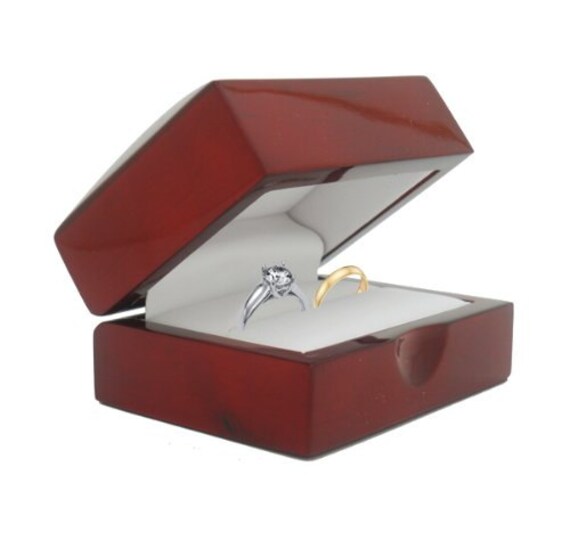 Neue Phantasie Mahogany/Cherry Wood Doppel Hochzeit Band Verlobungsring Box Mit Leder-Interieur Neue Phantasie Mahogany/Cherry Wood Doppel Hochzeit Band Verlobungsring Box Mit Leder-Interieur von iboxnyc