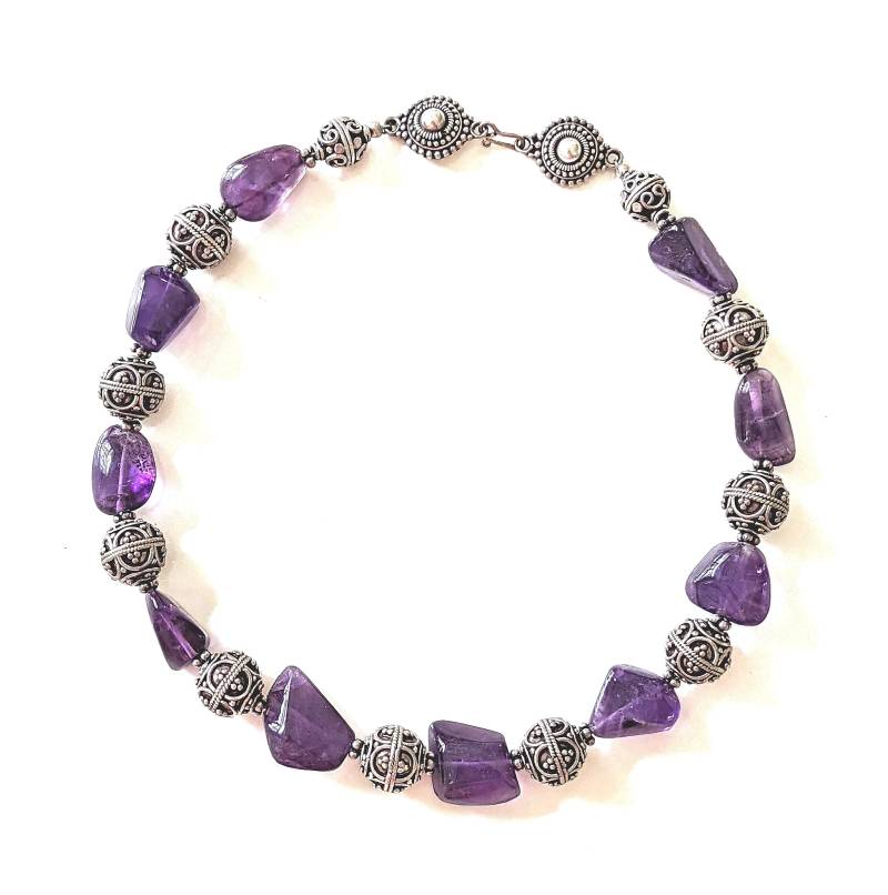 Amethyst Nugget Halskette Mit Bali Silber Perlen Amethyst Nugget Halskette Mit Bali Silber Perlen von icaru