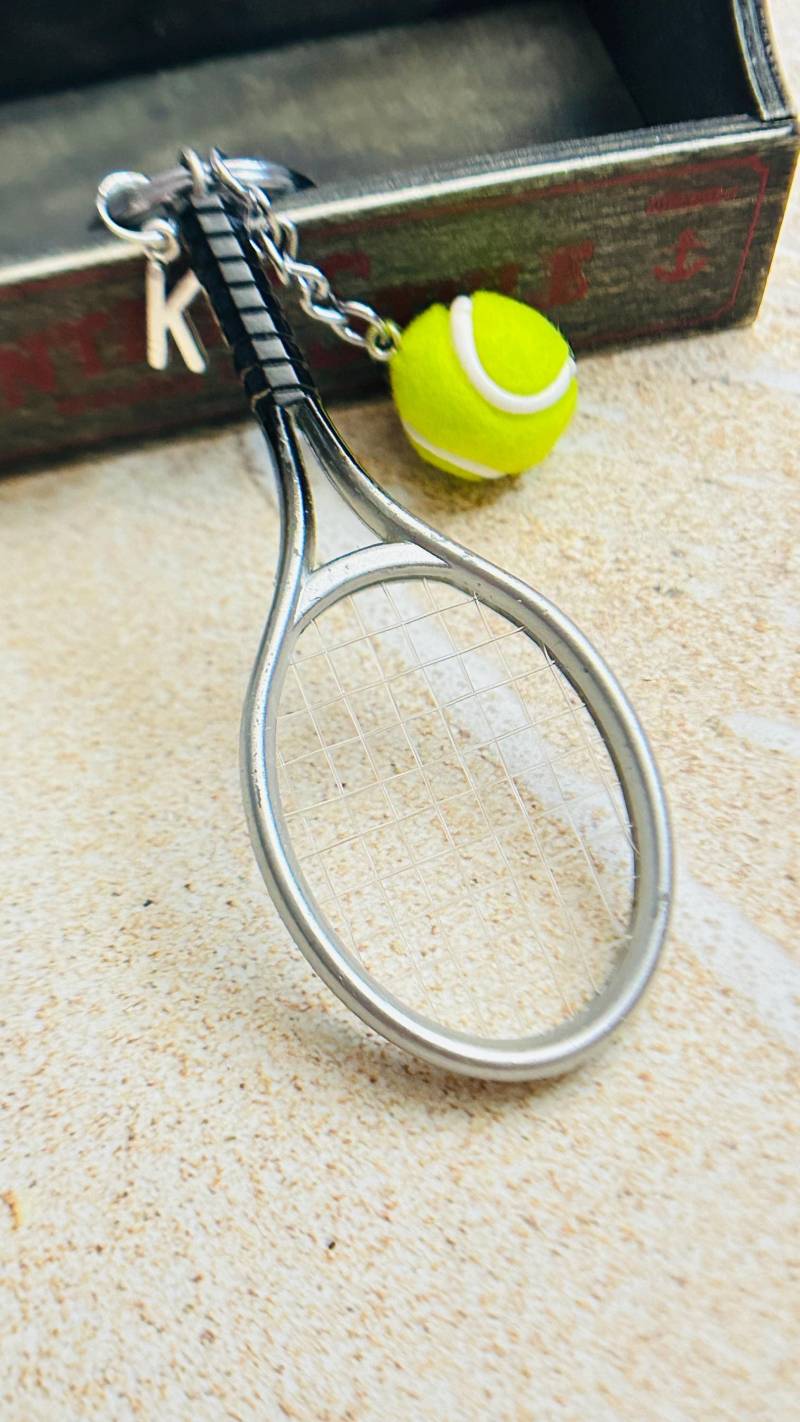 Sport Tennisschläger Schlüsselanhänger Für Tennis-Team Geschenk-Silber Monogramm Initial Tennis Trainer Geschenk-Personalisiertes Geschenk von iceblues