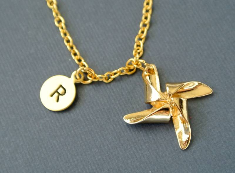 Windmühle Halskette Mit Aufhänger Gold Und Initial Kette Windmühle Halskette Mit Aufhänger Gold Und Initial Kette von iceblues