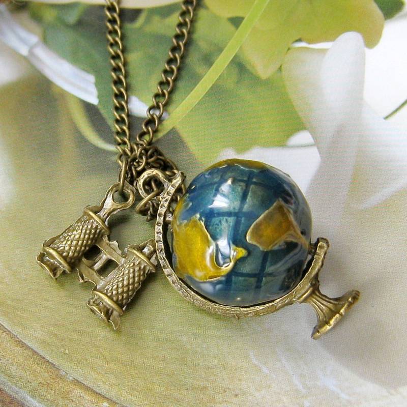 Erde-Halskette - Auf Der Ganzen Welt Erde-Halskette - Auf Der Ganzen Welt von icerose11