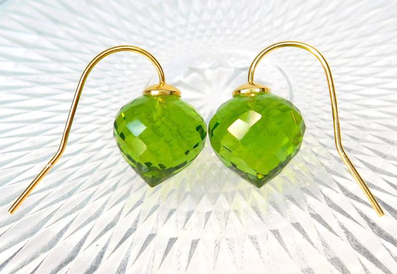 Peridotgrüne Facettierte Quarz Tropfen Ohrringe - Ganz Besonders Funkelnde Dicke 925 Silber Vergoldet von ideabrillante