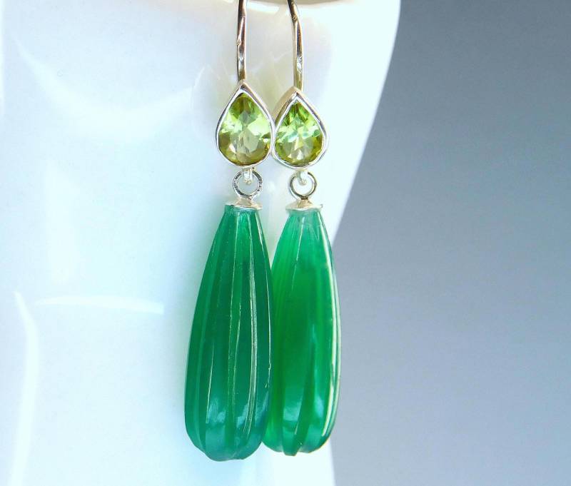Wechselohrringe Gravierte Onyx Tropfen Und Ohrhaken Mit Peridot 925 Sterling Silber von ideabrillante