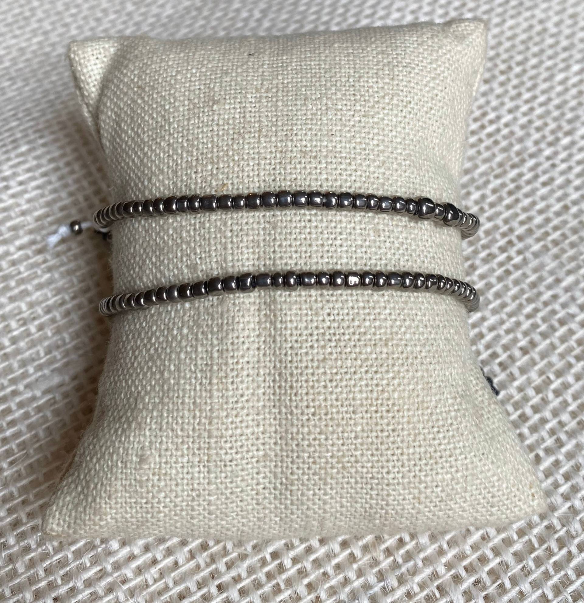 Verstellbares Silberfarbenes Kordelarmband/Handgefertigtes Perlenkordelarmband Boho Verstellbares Silberfarbenes Kordelarmband/Handgefertigtes Perlenkordelarmband Boho von idealsimplicity