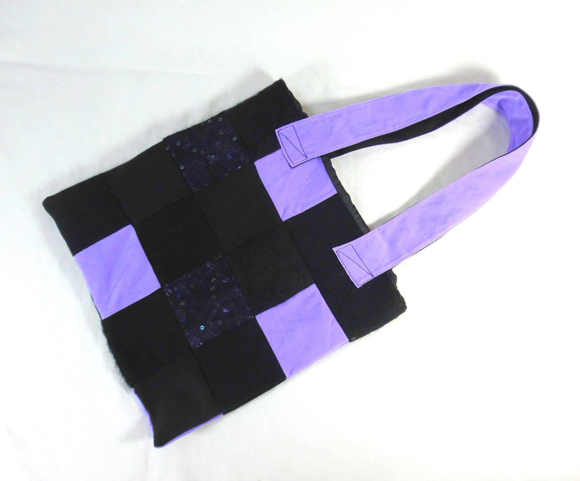 Lila Und Schwarze Tragetasche Im Patchwork-stil von ideesdesophie