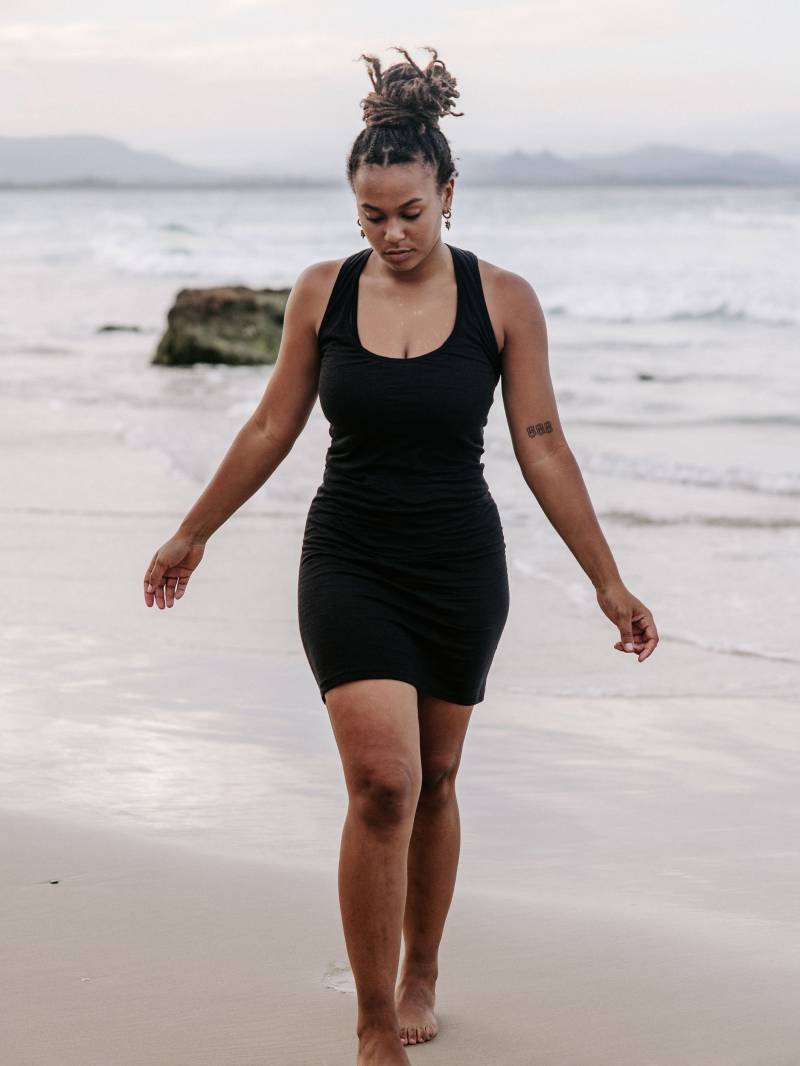 Schwarzes Leinen Trägerkleid Schlichtes Gestricktes T-Back Kleid von idisdesigns