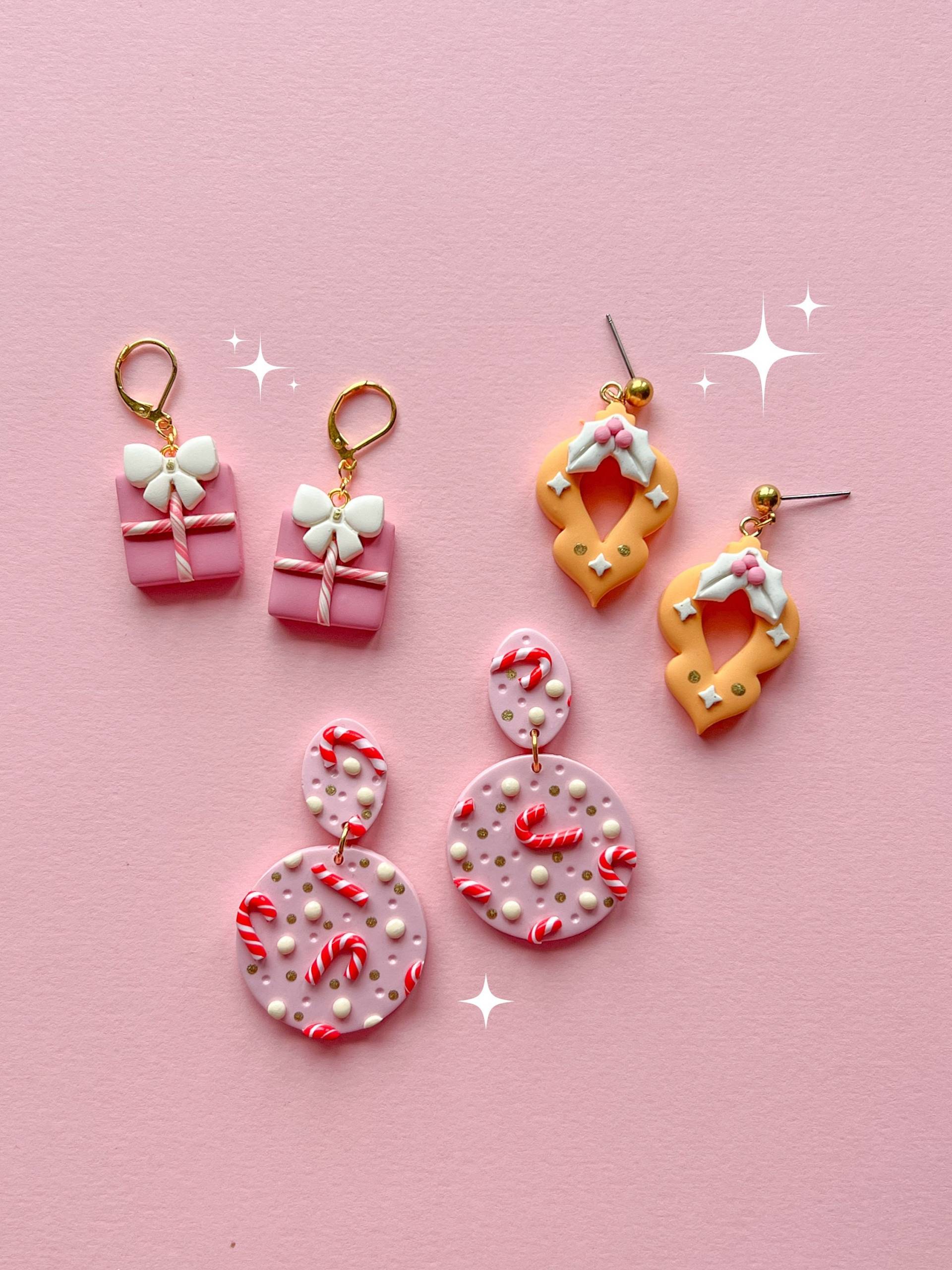Niedliche Ohrringe Mit Weihnachtsmotiv Aus Polymer Clay. Ornament Ohrringe, Candy Cane Geschenk Ohrringe von iebis