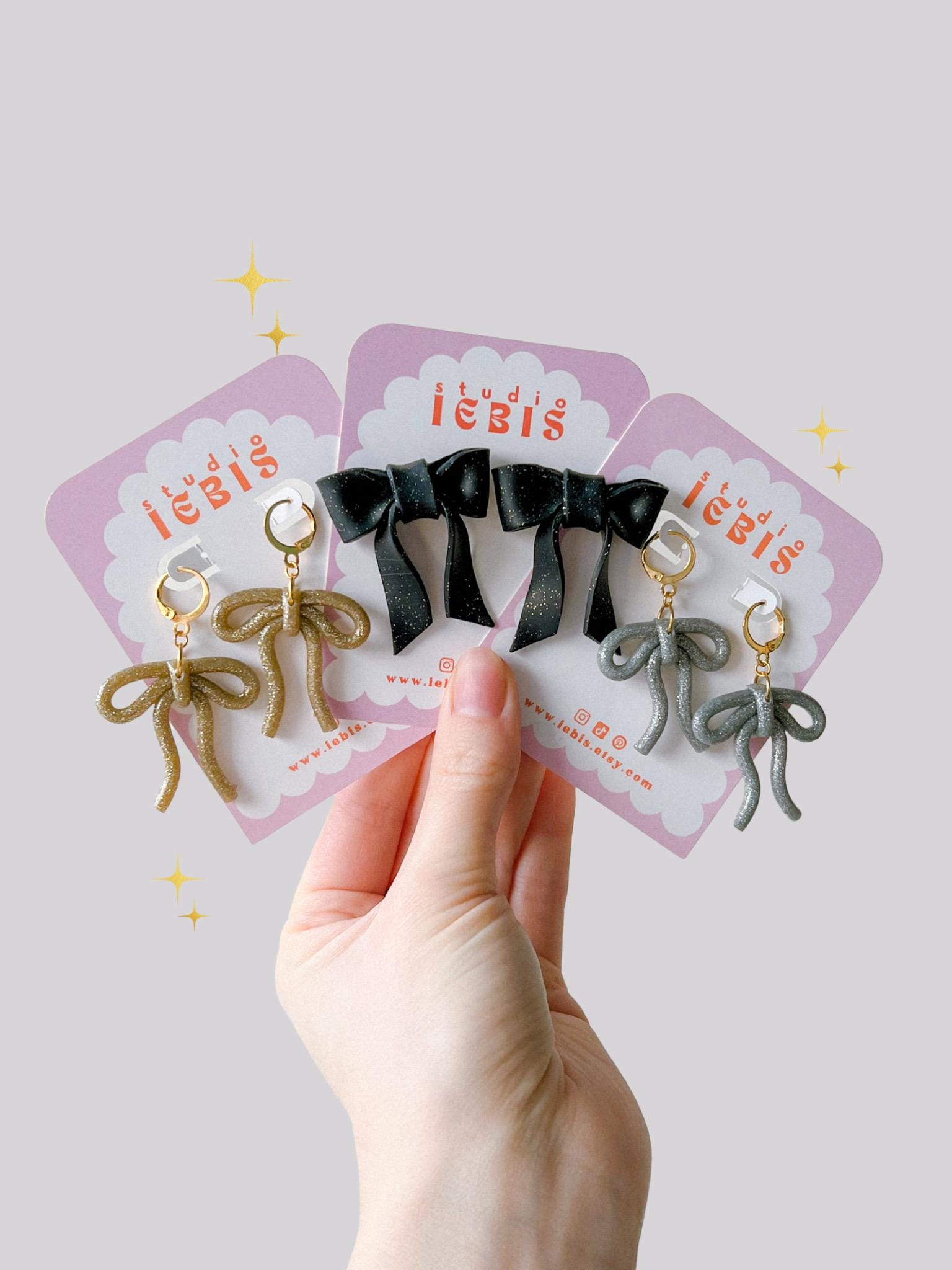 Schwarz Und Gold Bogen Ohrring | Leichte Polymer Clay Ohrhänger Silvester Party Schmuck Festliche Urlaub Zubehör Niedliches Handgemachtes Geschenk von iebis