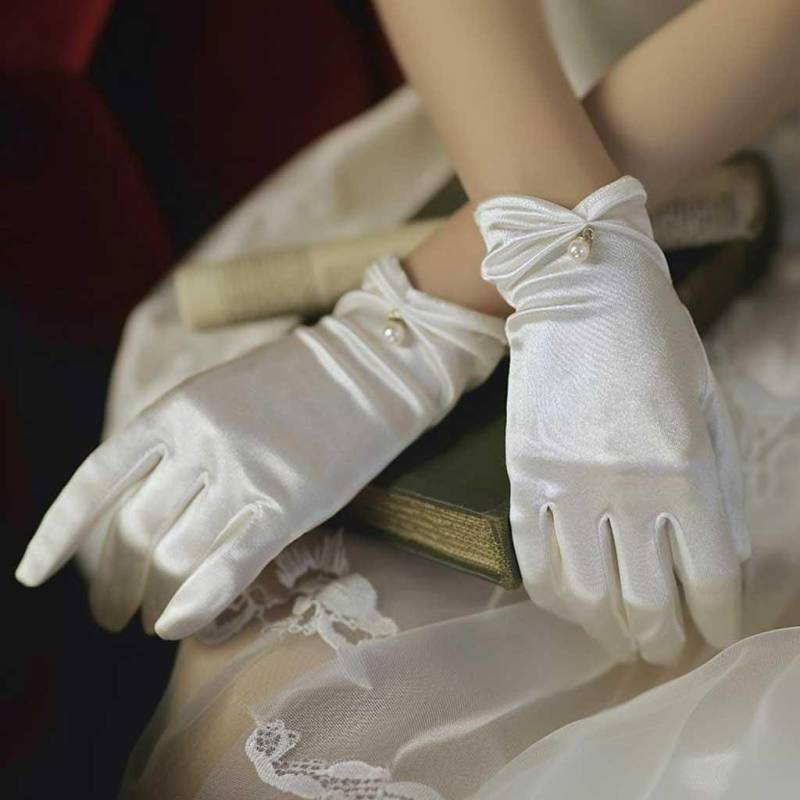 Kurze Retro Weiße Satin Handschuhe Mit Perlenakzent Für Formelle Veranstaltungen Und Hochzeiten Kurze Retro Weiße Satin Handschuhe Mit Perlenakzent Für Formelle Veranstaltungen Und Hochzeiten von ieiebridal