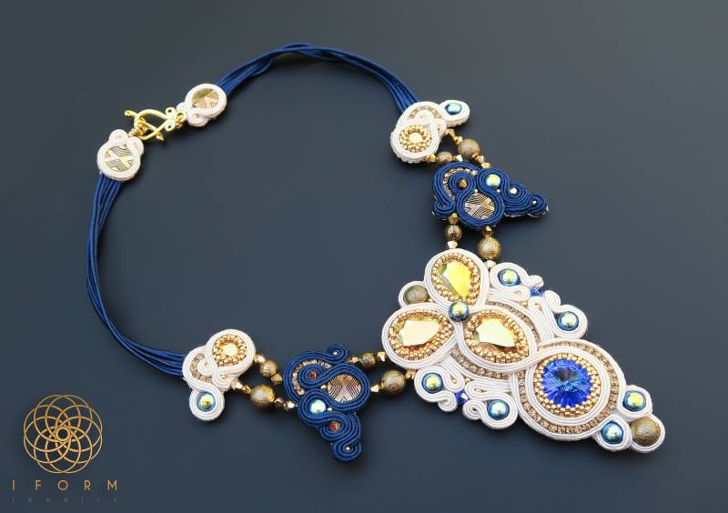 Blaue Und Weiße Soutache Halskette. Swarovski Statement Schmuck Blaue Und Weiße Soutache Halskette. Swarovski Statement Schmuck von iformjewelry