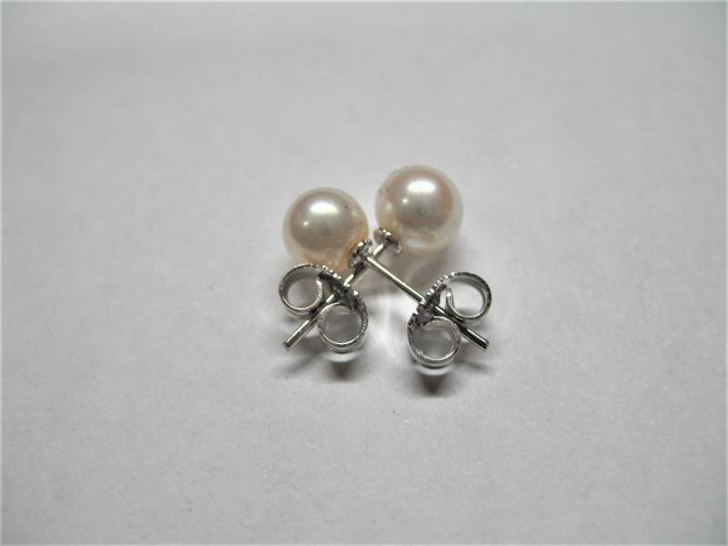 Akoya-Perlen-Solitärohrringe Aus 18 Karat Weißgold von igioiellidiperle