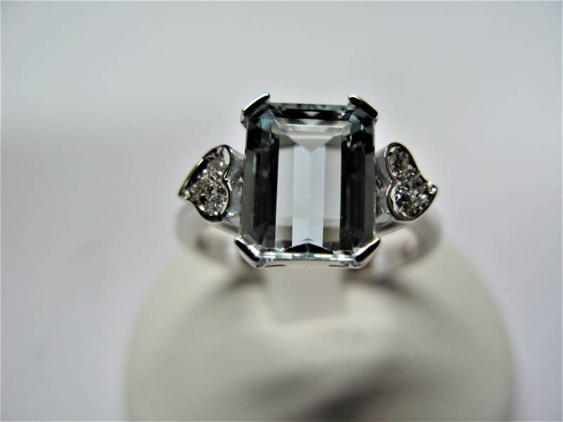 Aquamarin-Herz - Und Diamantring Aus 18 Karat Weißgold von igioiellidiperle