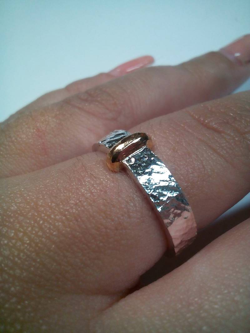 Outlander Claire Inspirierter Ring, Handgefertigt Aus Gehämmertem 925Er Silber Und Roségold Outlander Claire Inspirierter Ring, Handgefertigt Aus Gehämmertem 925Er Silber Und Roségold von igioiellidiperle