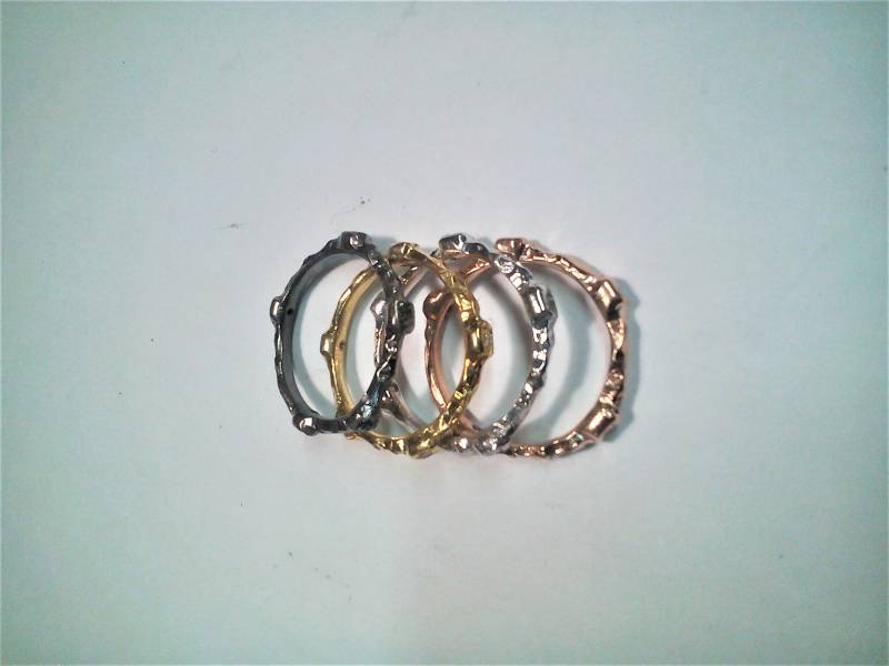 Minimal Eternity Mit Diamanten in 9 Karat Gold 4 Farben Minimal Eternity Mit Diamanten in 9 Karat Gold 4 Farben von igioiellidiperle