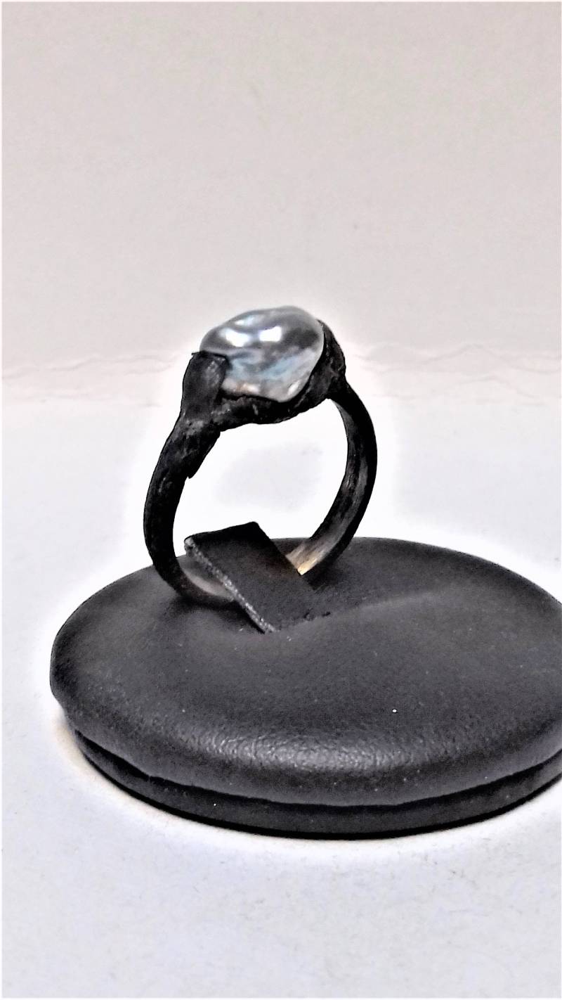 Ring Aus Brünierten Silbernen Perlen Ring Aus Brünierten Silbernen Perlen von igioiellidiperle