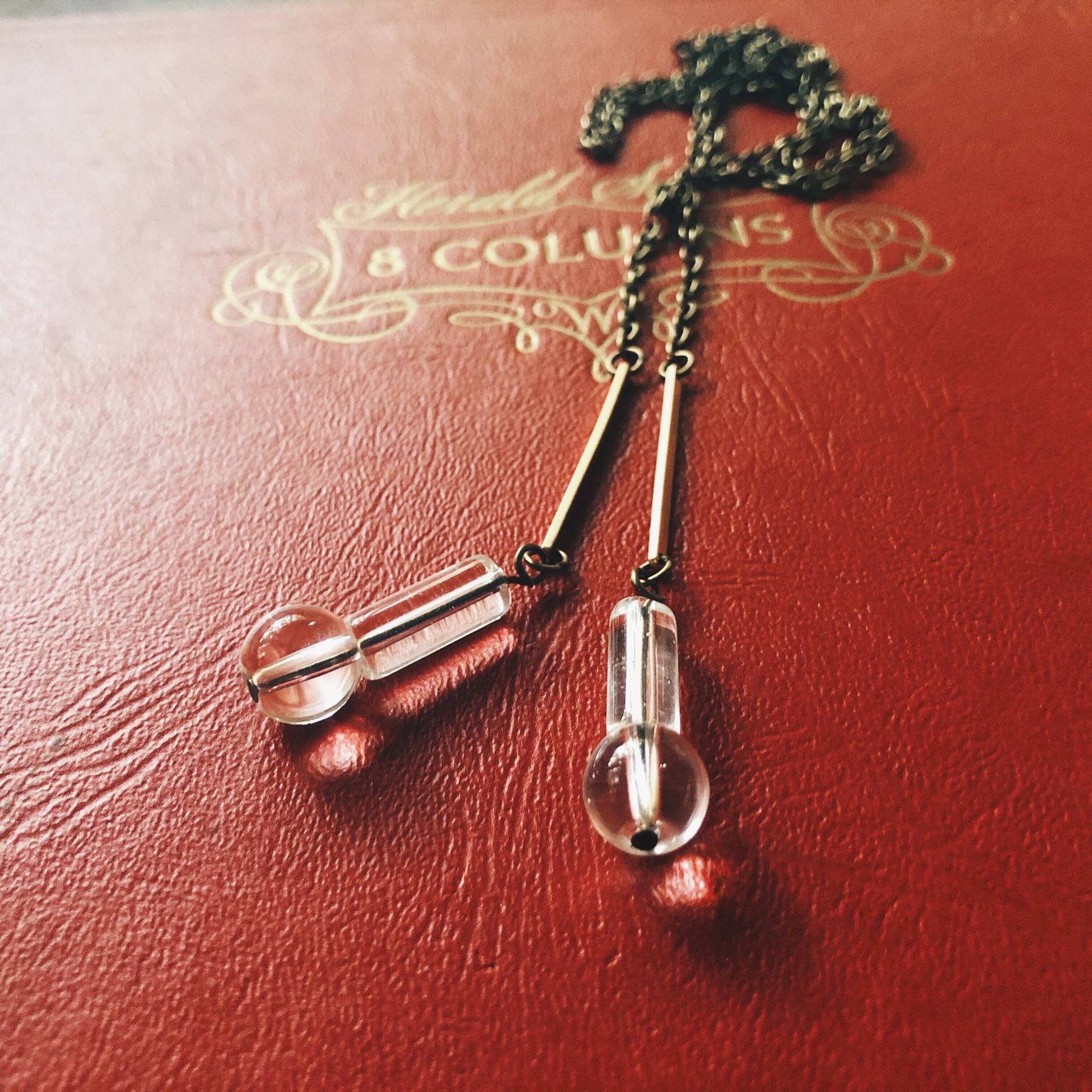 Messing Lariat Halskette Glaskugel Fidget Schmuck Messing Lariat Halskette Glaskugel Fidget Schmuck von iheartmies