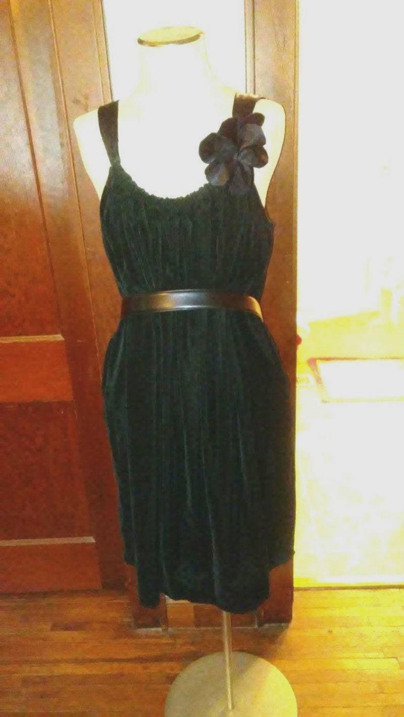 Schwarzes Samtkleid von iink