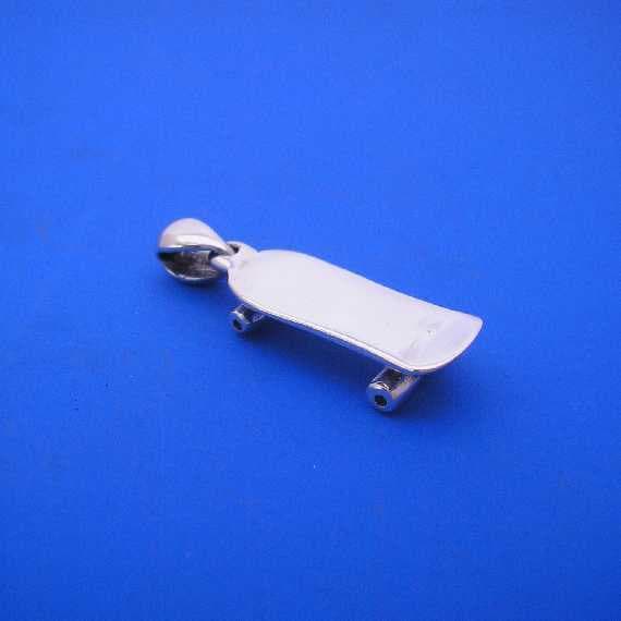 Silber Skateboard Anhänger, Handgefertigtes Massives Silber Skateboard Anhänger, Handgefertigtes Massives von ijewellery