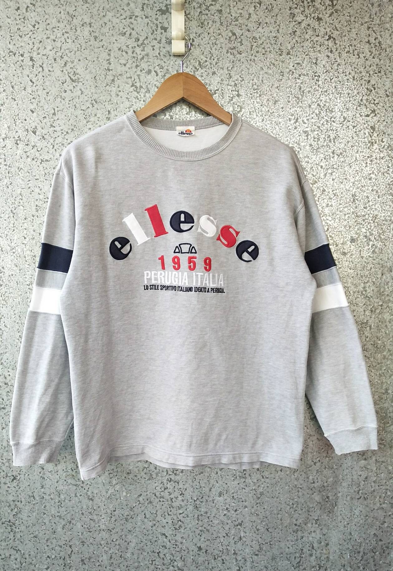 Vintage 90Er Jahre Ellese Sweatshirt Buchstabieren Ellese Großes Logo Crewneck Pullover Vintage 90Er Jahre Ellese Sweatshirt Buchstabieren Ellese Großes Logo Crewneck Pullover von ikcollections