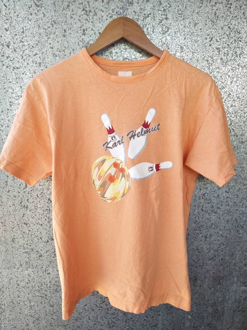 Vintage 90Er Jahre Karl Helmut Bowling T Shirt Rundhals Gemacht in Japan Vintage 90Er Jahre Karl Helmut Bowling T Shirt Rundhals Gemacht in Japan von ikcollections