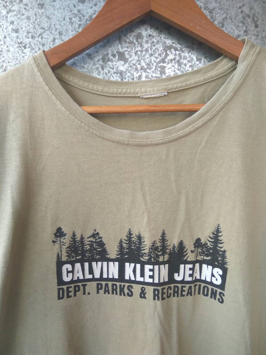 Vintage 90Er Jahre T Calvin Klein Shirt Buchstabieren Rundhals von ikcollections