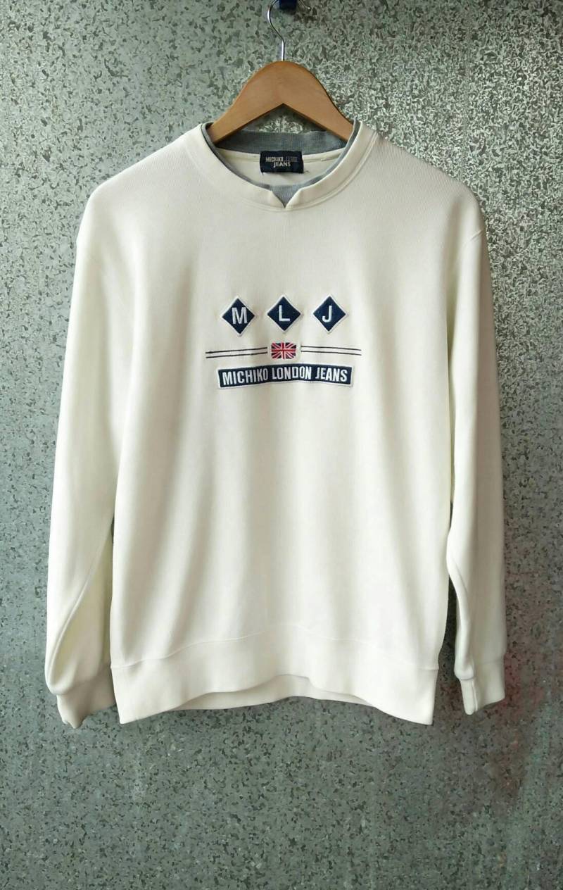 Vintage Michiko London Jeans Sweatshirt Buchstabiert Crewneck-Jumper Stickerei Vintage Michiko London Jeans Sweatshirt Buchstabiert Crewneck-Jumper Stickerei von ikcollections