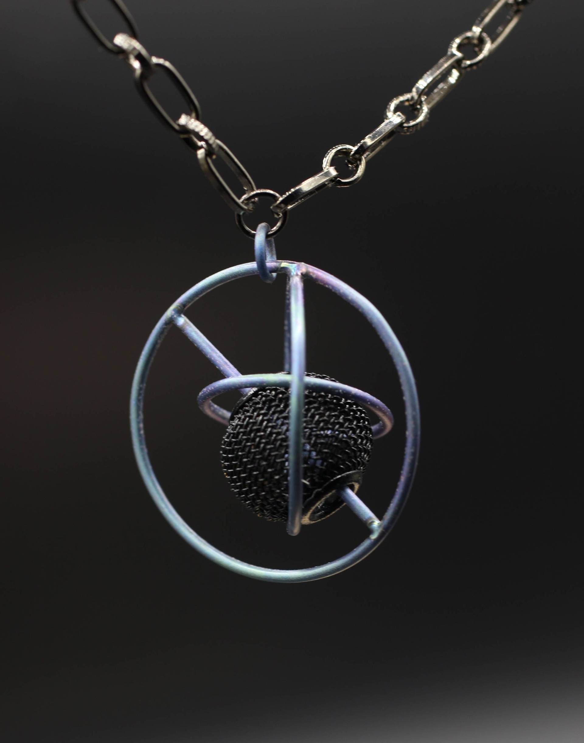 Titan Orbit Halskette - Mit Gewebe Titan Orbit Halskette - Mit Gewebe von ilanakrepchinjewelry