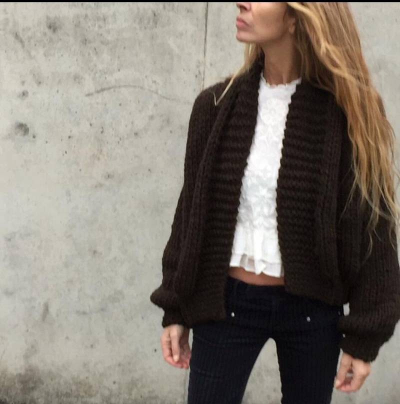 Braune Bomberjacke - Handgestrickter Grobstrick Alpaka-Pullover von ileaiye