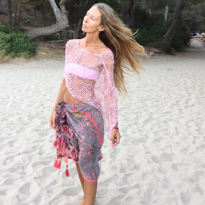 Schiere Strick-Rosa Poncho Boho Beach Cover-Up von ileaiye