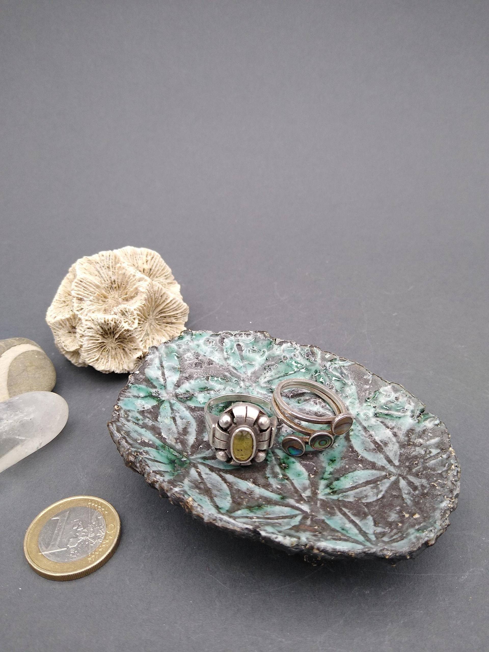 Schwarzes Keramikschälchen Mit Füsschen Schwarzes Keramikschälchen Mit Füsschen von ilikeramik