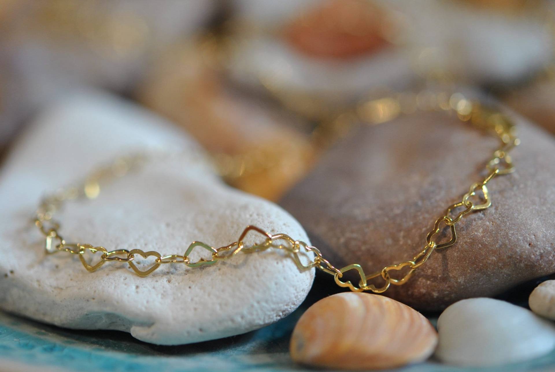 Herz-Goldarmband, Vergoldetes 925 Sterling Silber, Stufenlos Längenverstellbar Bis Länge 19cm von iliosDesignerSchmuck