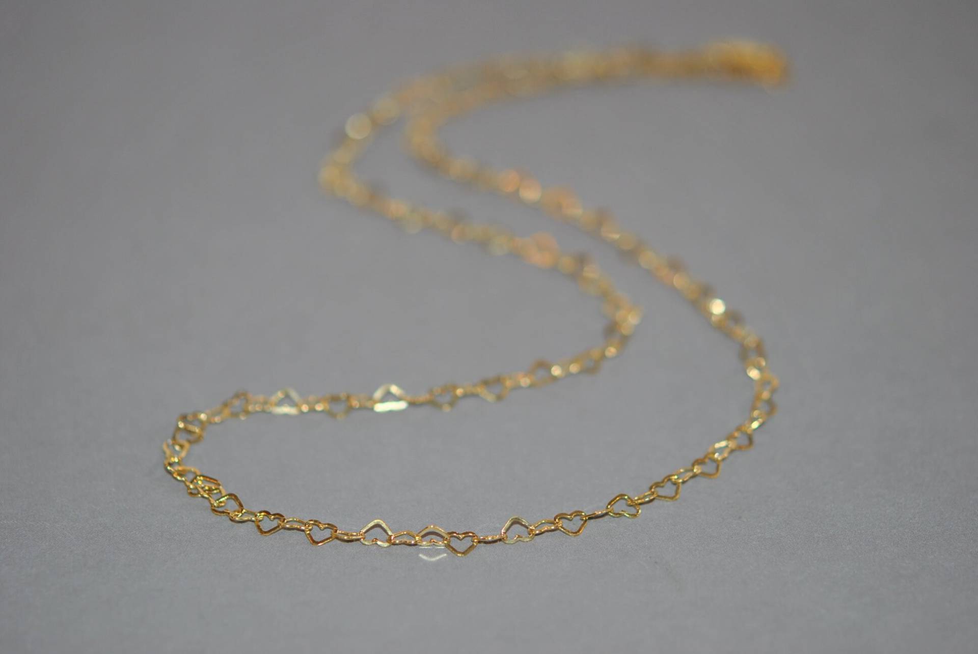 Herz-Goldkette, Vergoldetes 925 Sterling Silber, Stufenlos Längenverstellbar Bis Länge 45cm von iliosDesignerSchmuck