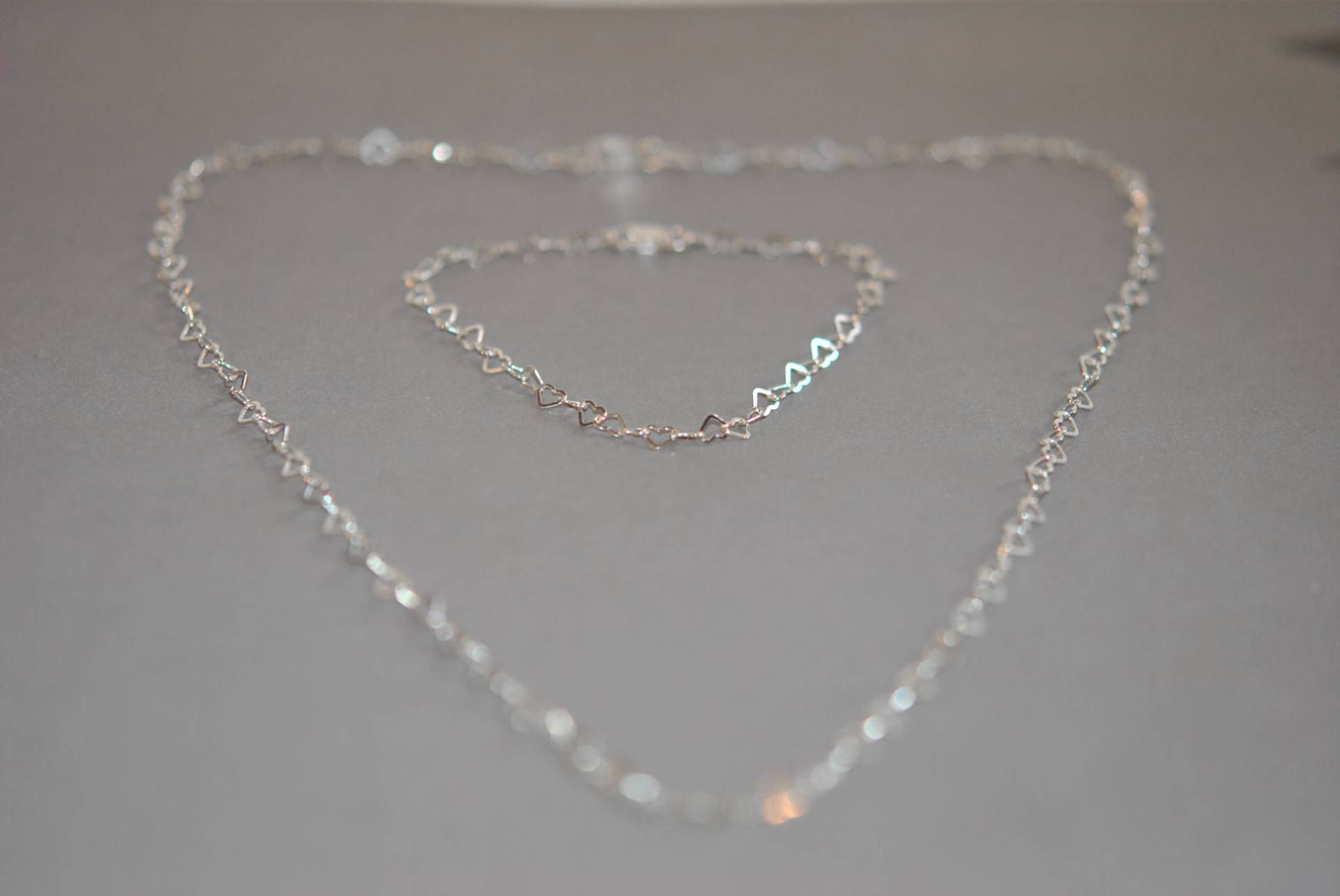 Herz-Kette Und Herz-Armband, Schmuckset, 925 Sterling Silber, Kette 45cm, Armband 19cm, Stufenlos Längenverstellbar von iliosDesignerSchmuck