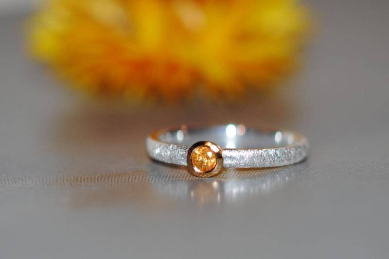 Silberring Mit Mandaringranat, Goldfassung, 925 Sterling Sterling, 750 Gold, Feiner, Schmaler Ring, Goldgelber Stein von iliosDesignerSchmuck