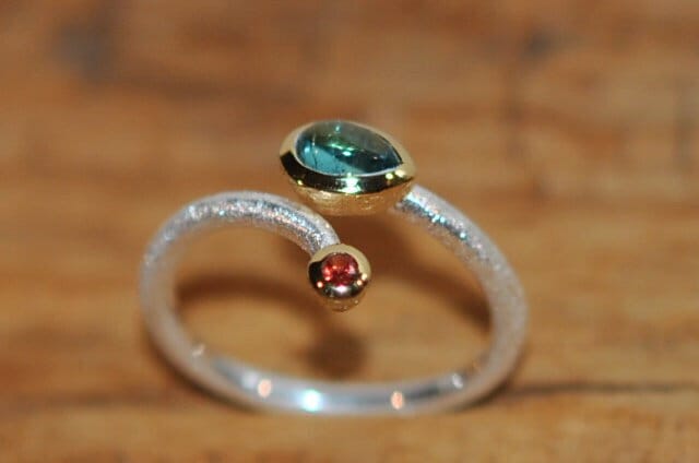 Silberring Turmalin, Saphir in Vergoldeten Fassungen, Feiner Silberring, Wickelring, Indigolith Roter Silberring Turmalin, Saphir in Vergoldeten Fassungen, Feiner Silberring, Wickelring, Indigolith Roter von iliosDesignerSchmuck