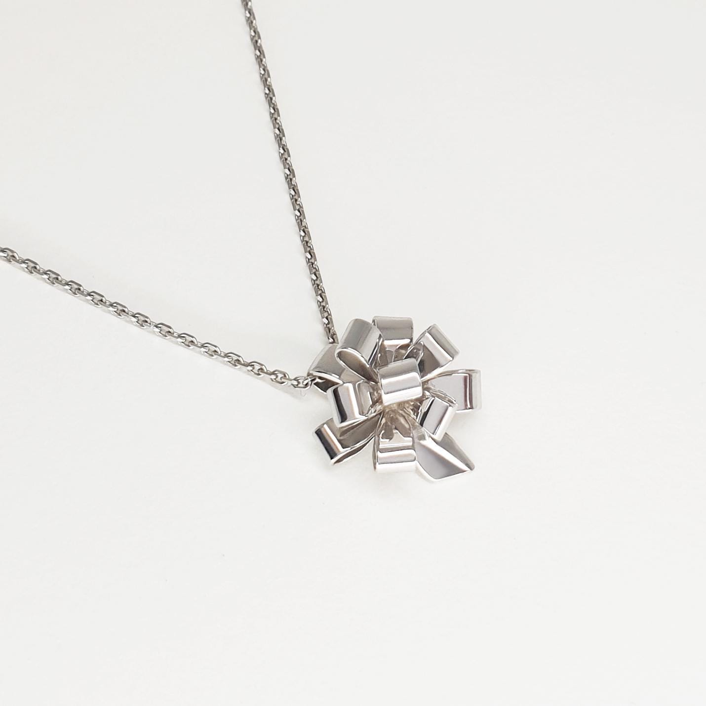 Geschweift Knoten 18K Anhänger Geschweift Knoten 18K Anhänger von ilithe