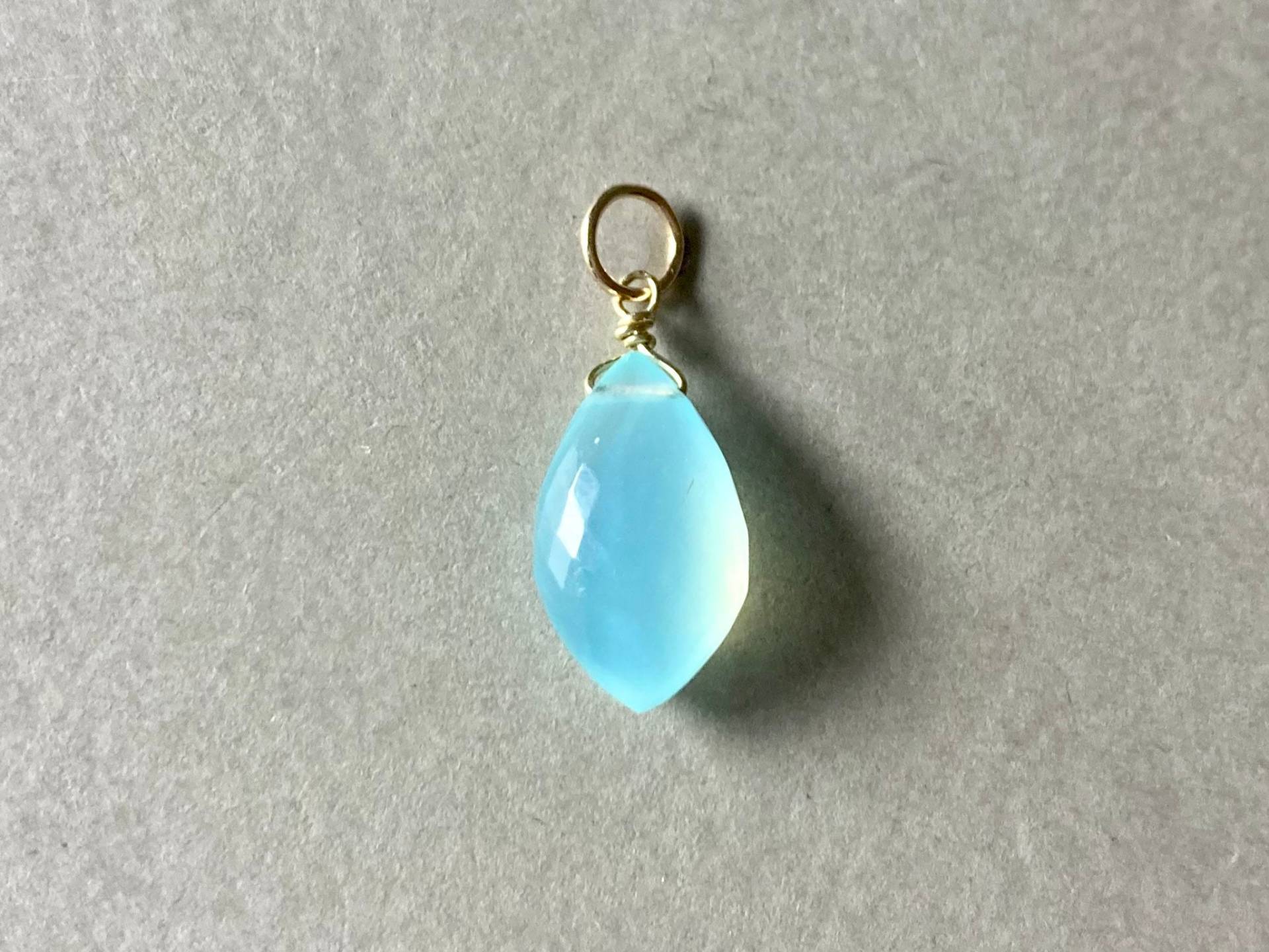 14K Gold Aqua Chalcedon Anhänger, Türkiser Milchiger Edelstein, Geschenk Für Sie, 14Karat Gold Chalcedon Sommer Schmuck von ilkajewels
