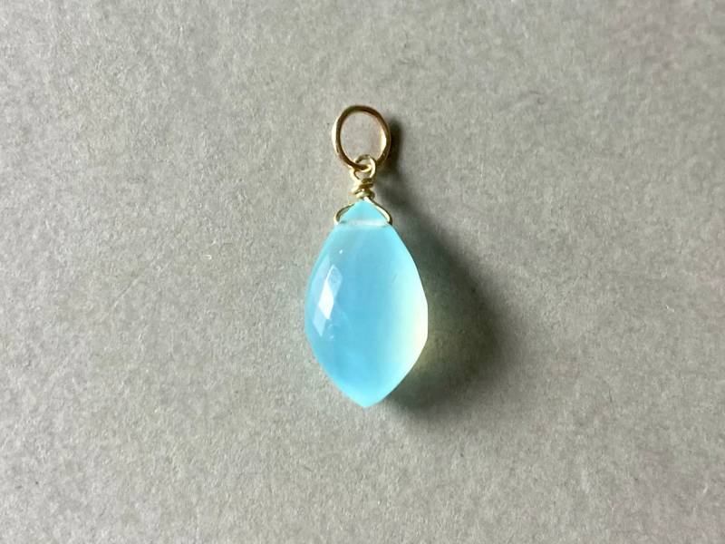 14K Gold Aqua Chalcedon Anhänger, Türkiser Milchiger Edelstein, Geschenk Für Sie, 14Karat Gold Chalcedon Sommer Schmuck von ilkajewels