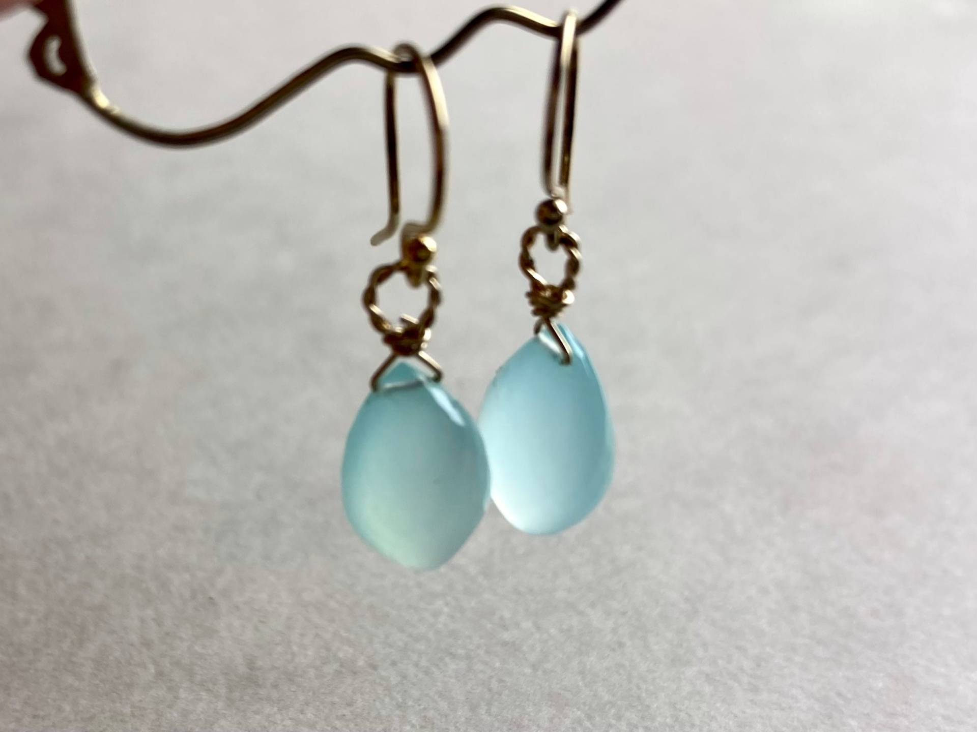 Aqua Chalcedon Ohrringe, Gold Filled, Türkiser Milchiger Edelstein, Geschenk Für Sie Weihnachten, Ohr Hänger, Leuchtende Edelsteine, Handgemacht von ilkajewels