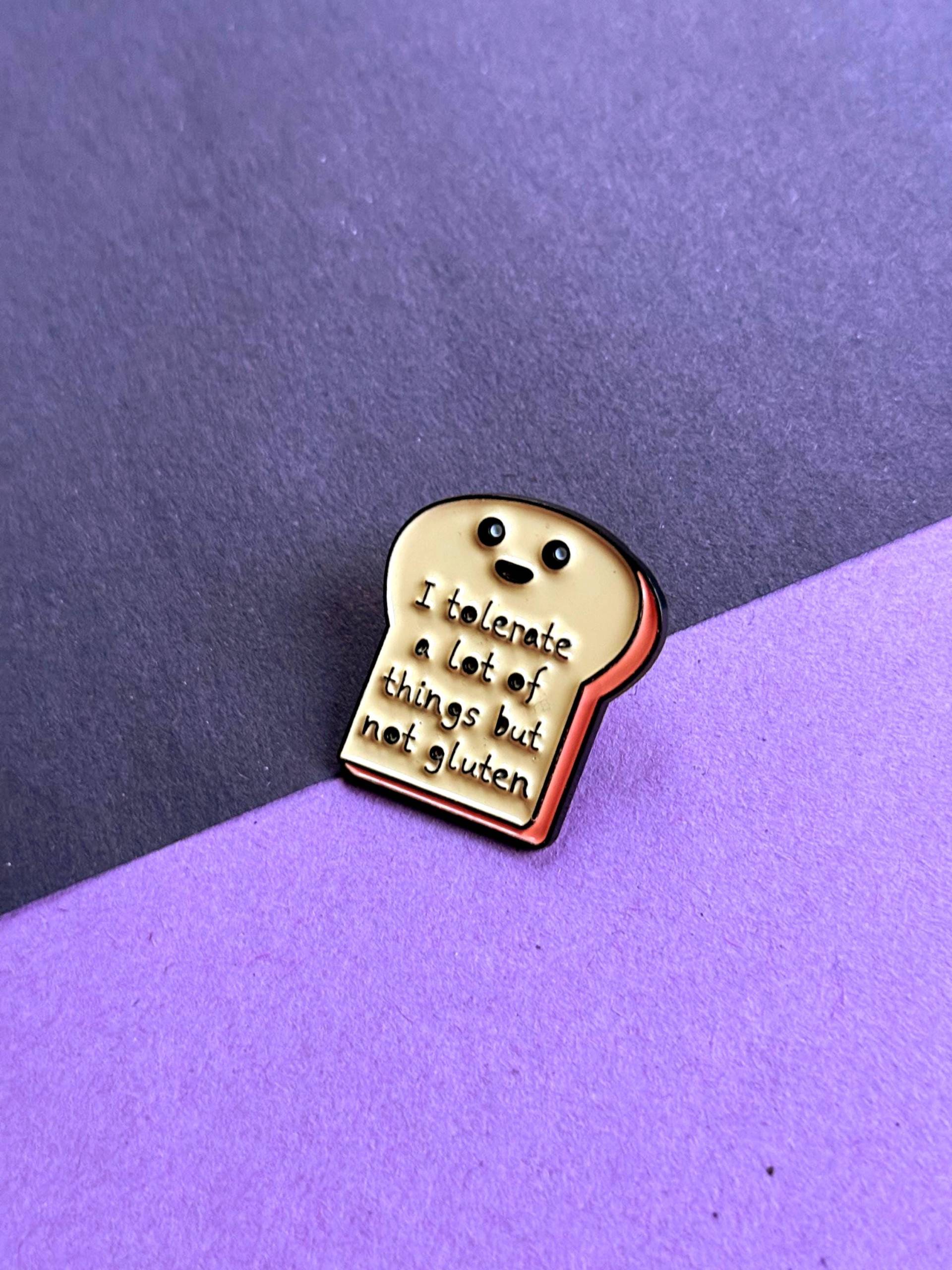 Funny Enamel Pin - I Tolerate A Lot Of Things But Not Gluten | Cute Bread Free Humor Jacket, Backpack, Gift Idea von illeux