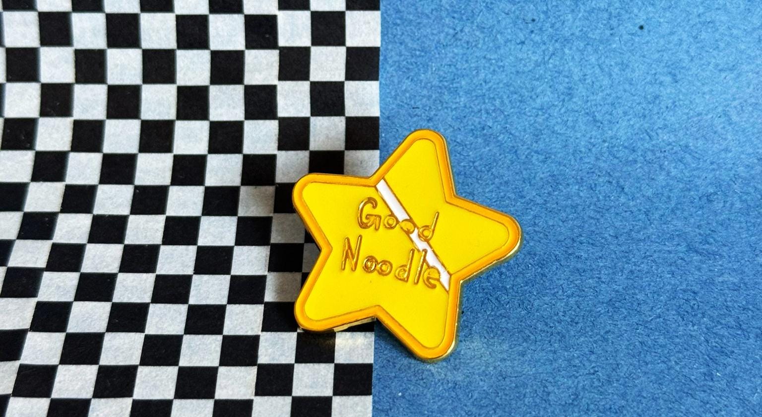 Good Noodle" Fan Art Pin - Lustiger Cartoon Emaille Serienliebhaber Accessoire Für Kleidung, Rucksack & Pinsammlung von illeux