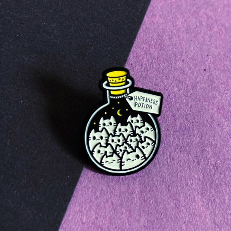 Happiness Potion Enamel Pin - Süßer Katzen Zaubertrank Pin, Witchy Cat Magical Anstecker Für Taschen & Jacken von illeux