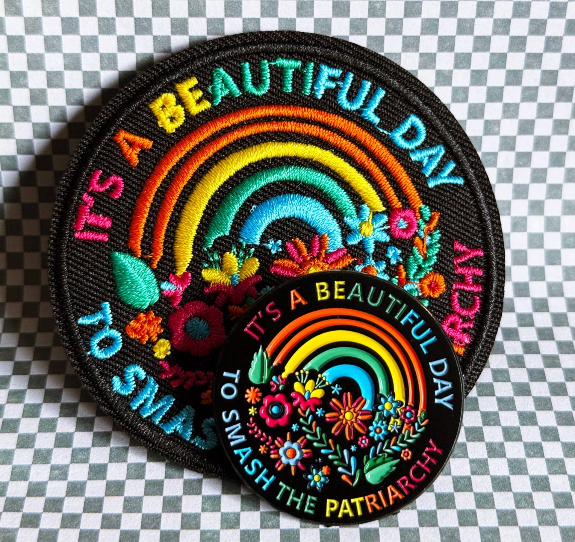 It's A Beautiful Day To Smash The Patriarchy Emaille-Pin & Patch-Set It's A Beautiful Day To Smash The Patriarchy Emaille-Pin & Patch-Set von illeux