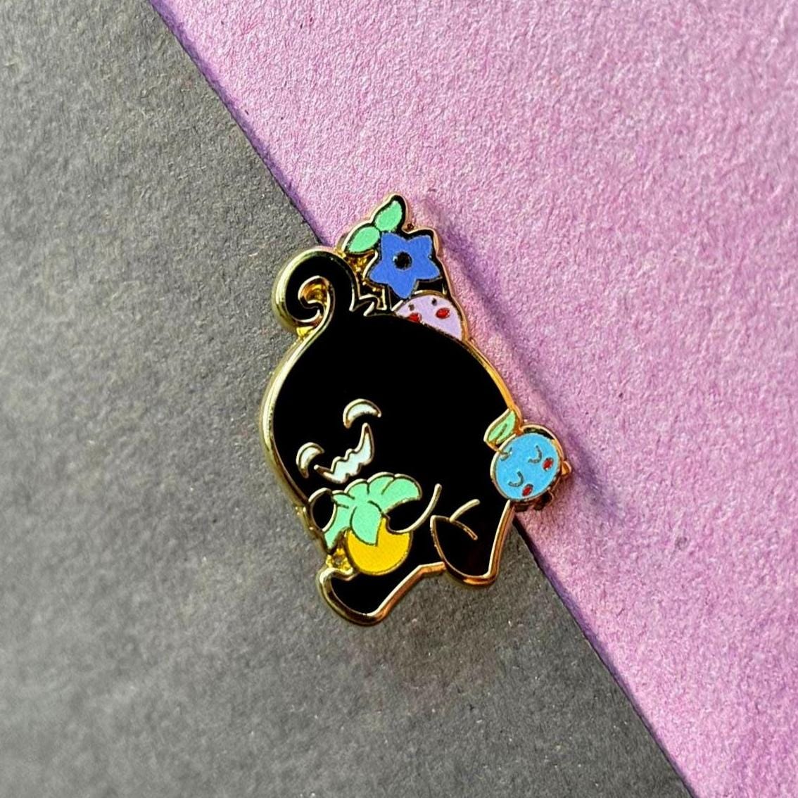 Krobus Enamel Pin - Cute Underground Creature | Pastell Blumen Emaille Kawaii Fantasy Für Jacke, Tasche & Sammlung von illeux