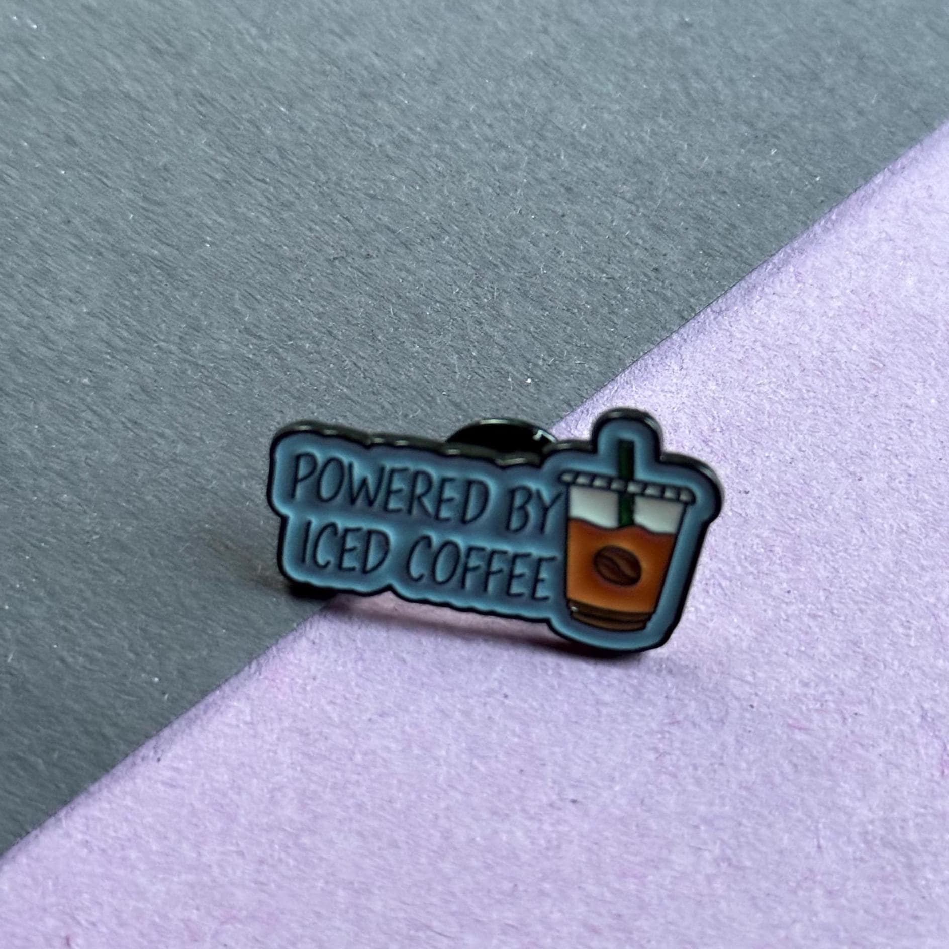 Powered By Iced Coffee Enamel Pin - Cute Lover | Funny Aesthetic Barista Gift Jacket, Backpack, Denim Accessory von illeux