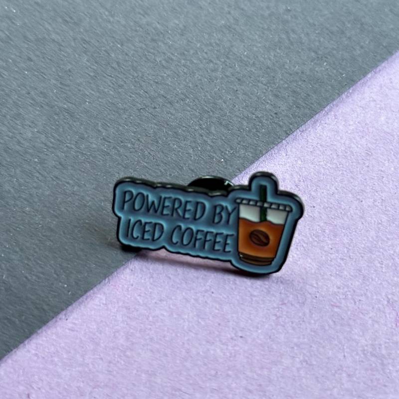 Powered By Iced Coffee Enamel Pin - Cute Lover | Funny Aesthetic Barista Gift Jacket, Backpack, Denim Accessory von illeux
