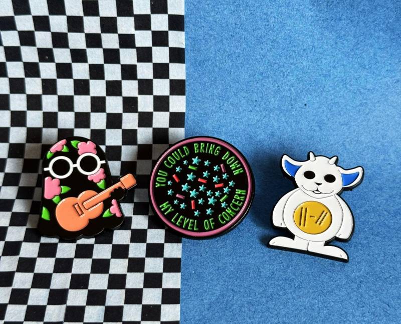 Top Emaille Pin - Musik Inspiriertes Design Ned, Ukelele, My Level Of Concern Fan Accessoire & Sammler Geschenk von illeux