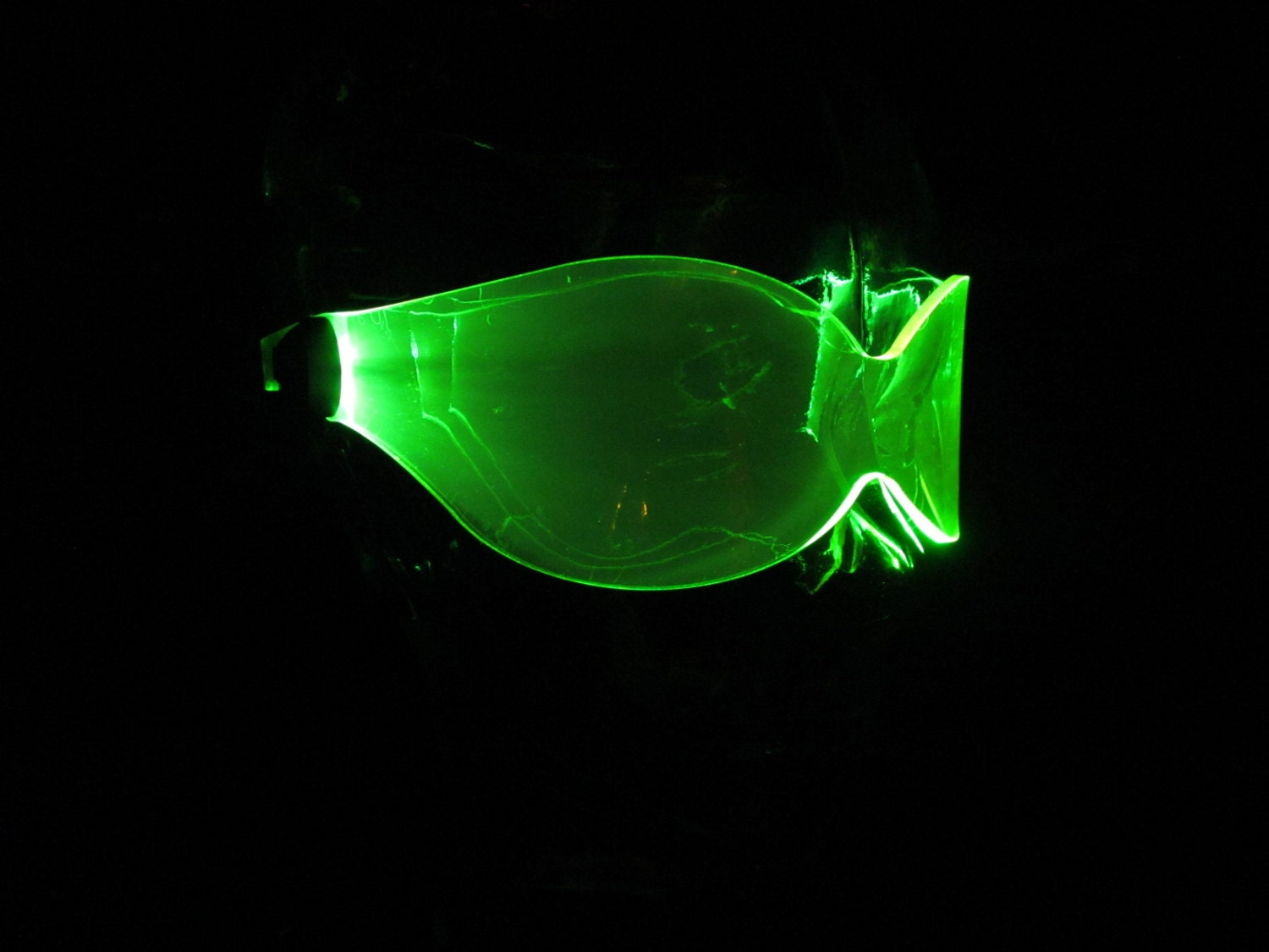 Das Original Beleuchtete Cyberpunk Cyber Goth Bug Visier Neon Grün Das Original Beleuchtete Cyberpunk Cyber Goth Bug Visier Neon Grün von illumicyberwear