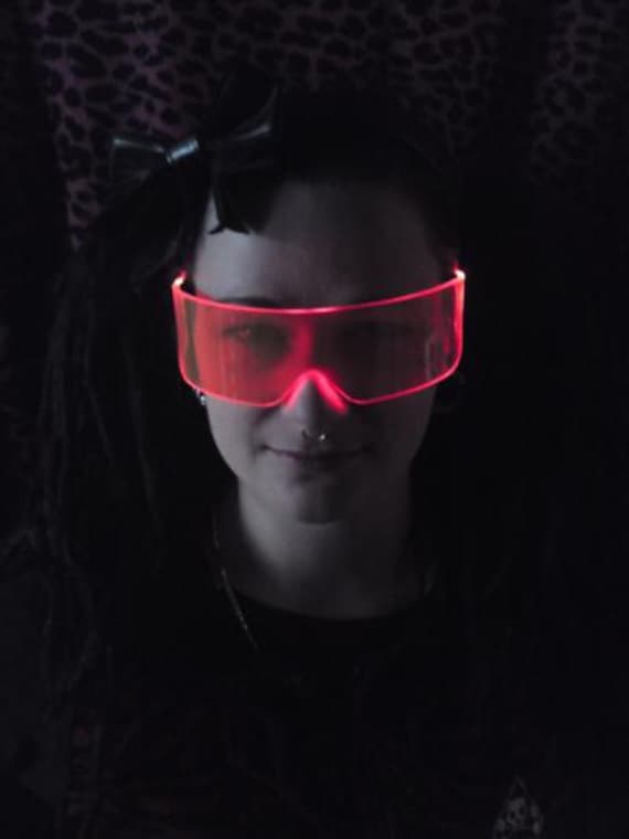 Das Original Beleuchtete Cyberpunk Cyber Goth Visier Neon Orange Das Original Beleuchtete Cyberpunk Cyber Goth Visier Neon Orange von illumicyberwear
